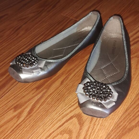 Pierre Dumas silver gray ballerina loafers flats shoes  Sz 6.5 - Picture 1 of 7
